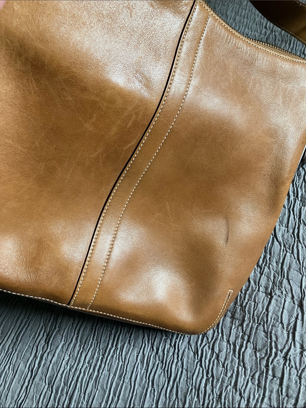 COACH. Vintage Leather Slim Duffle Bag in Tan with Brass Hardware. Great Shape! - Picture 11 of 16